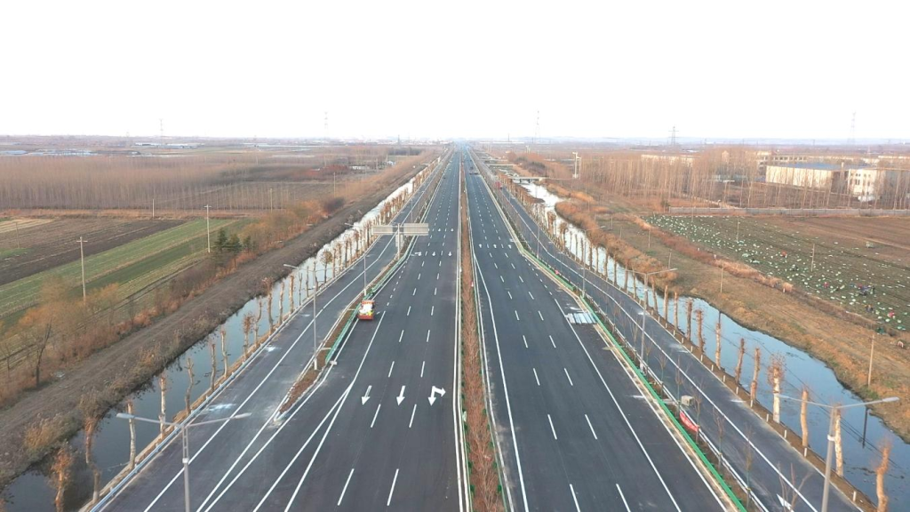 全长23公里双向六车道设计速度80km/h G204烟沪线莱西段改建工程通车  第1张