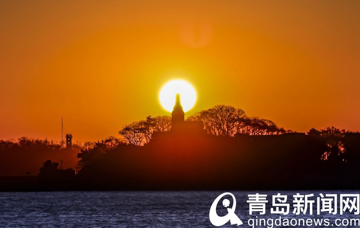 前海沿小青岛日出美景颇奇妙 受到摄影爱好者热烈追捧  第5张