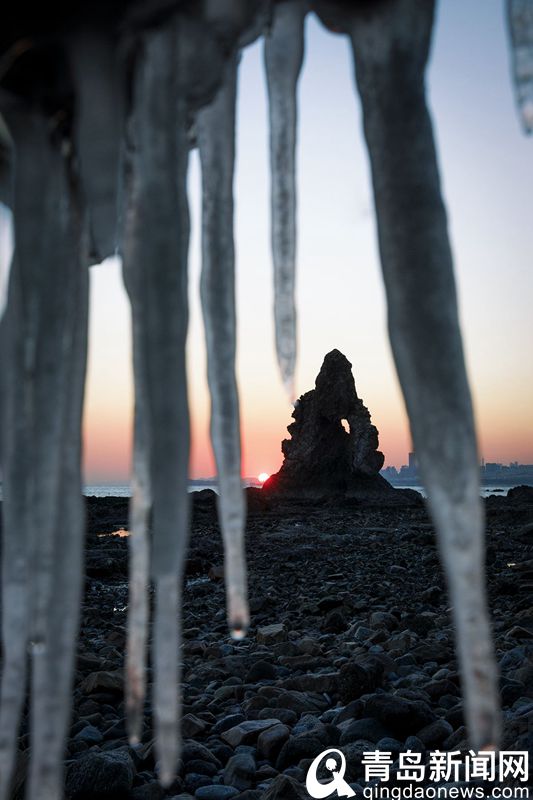 石老人海滨现奇妙“钟乳石” 冬天独有的景观来了  第5张