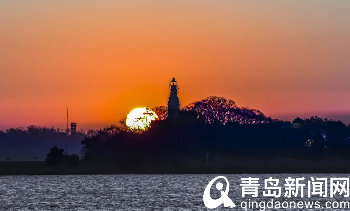 前海沿小青岛日出美景颇奇妙 受到摄影爱好者热烈追捧  第4张