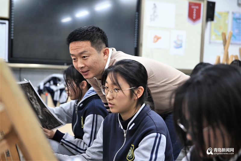 【我希望的2022】高三班主任刘长松 陪伴学生用画笔追梦  第3张