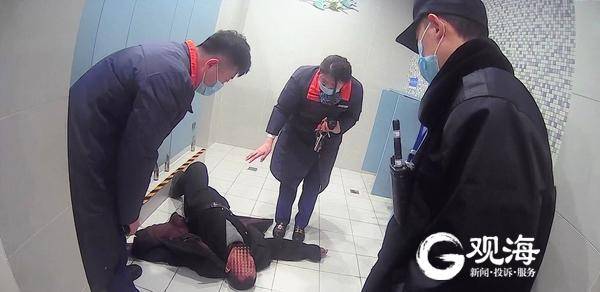 上AED！青岛地铁1号线里男子心脏停跳 工作人员抢回乘客生命  第1张