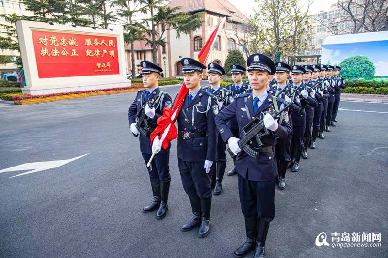 青岛市公安局举行2022年元旦升国旗仪式  第3张