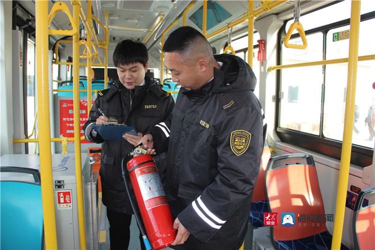 年关将近 青岛温馨巴士加强防疫打造“平安车厢”  第2张