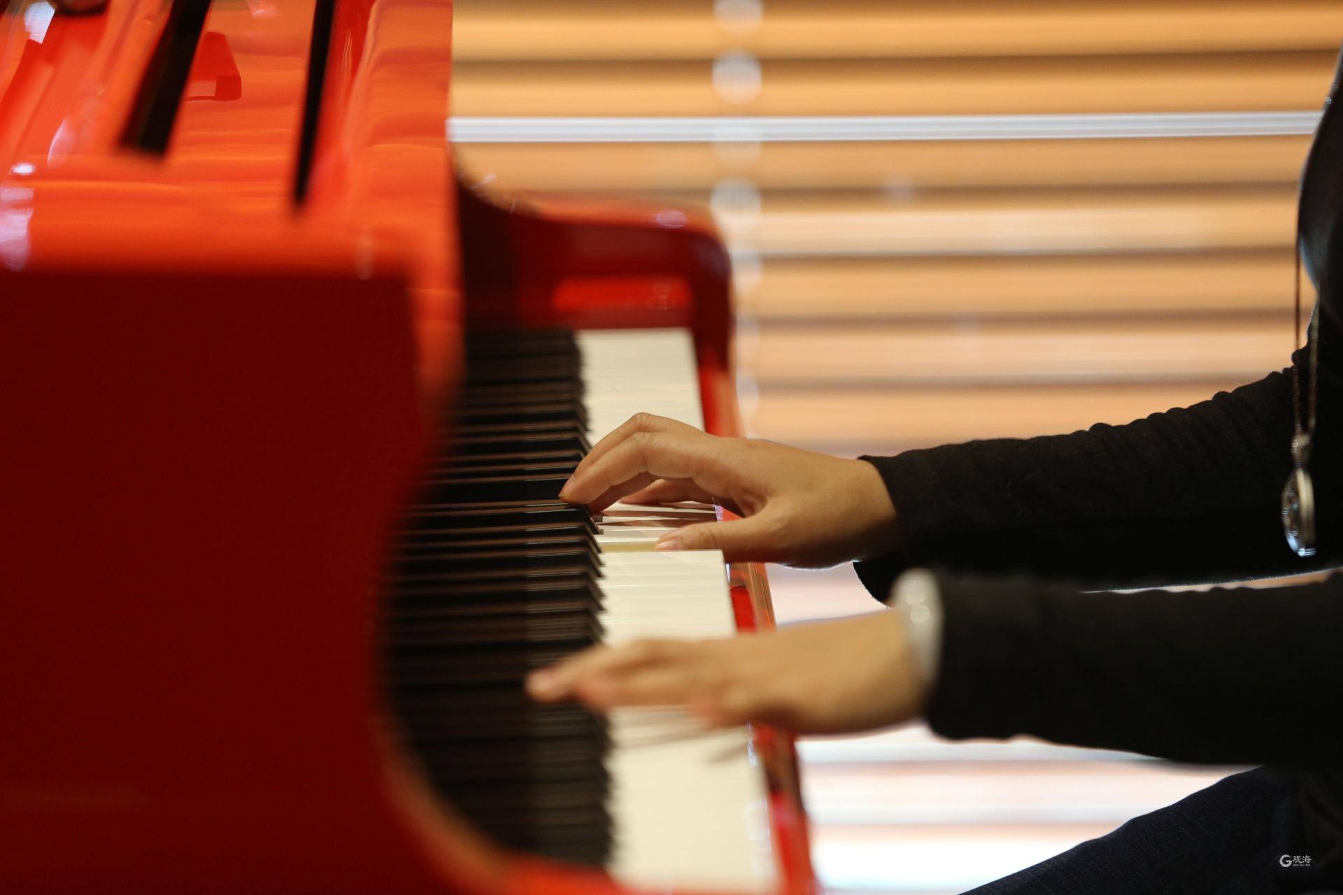 探访全球首家艺术钢琴馆：彩绘琴身颜值高  第5张