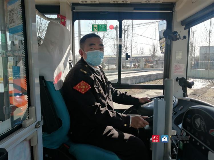 青岛公交驾驶员挺身灭火 凡人善举暖人心  第1张