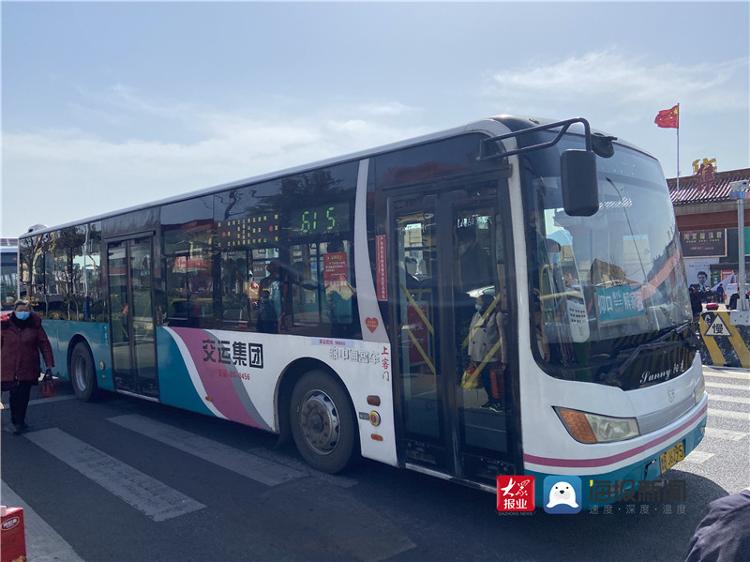 青岛公交“姐妹花”同心“守护”乘客 撑起615路乡村公交线  第1张
